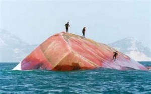 Μηχανή του Χρόνου: Το ναυάγιο του &quot;Δύστος&quot; ανοικτά της Κύμης, που συγκλόνισε το πανελλήνιο