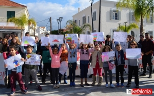 Δυναμική κινητοποίηση των μαθητών Ληξουρίου και Αργοστολίου έξω από την Περιφέρεια [εικόνες+video]