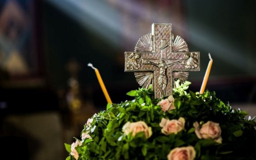 Tου Σταυρού: Τι γιορτάζουμε στις 14 Σεπτεμβρίου - Γιατί νηστεύουμε από το λάδι - Ο βασιλικός και το προζύμι της χρονιάς