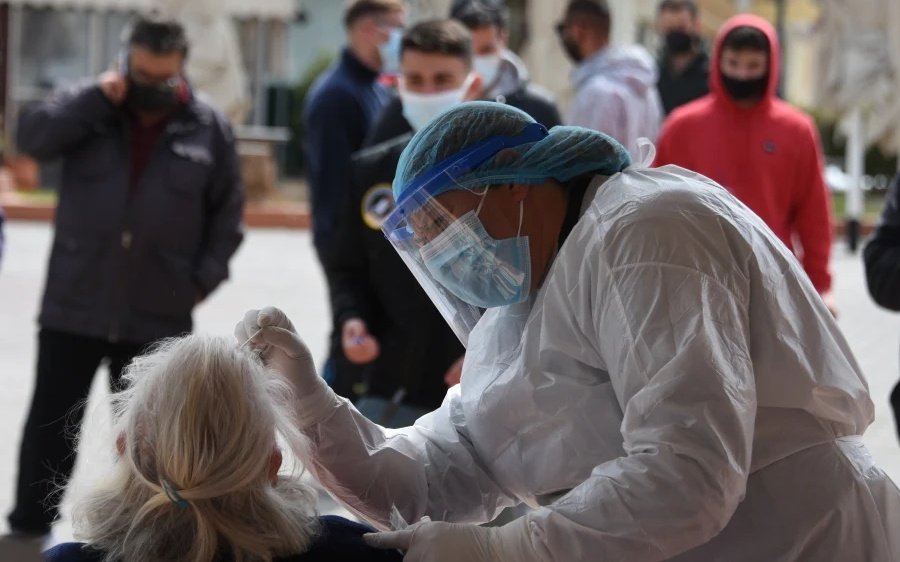 Μαύρο ρεκόρ με 5.449 νέα κρούσματα στην Ελλάδα σήμερα - Πόσα εντοπίστηκαν στην Κεφαλονιά