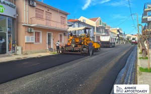 Σε εξέλιξη οι ασφαλτοστρώσεις στη Λεωφόρο Βεργωτή στο Αργοστόλι