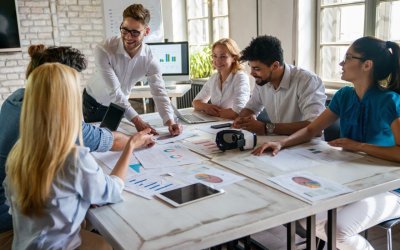 Οι 8 στους 10 νέους δηλώνουν πως η 13ωρη εργασία «σκοτώνει» την οικογένεια