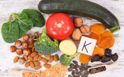 Βιταμίνη Κ: Ποιά είναι τα μεγαλύτερα οφέλη στην υγεία και σε ποιες τροφές υπάρχει