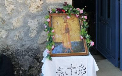 Με κατάνυξη η ανακομιδή των λειψάνων του Αγίου Στεφάνου στην Αγία Ειρήνη (εικόνες)