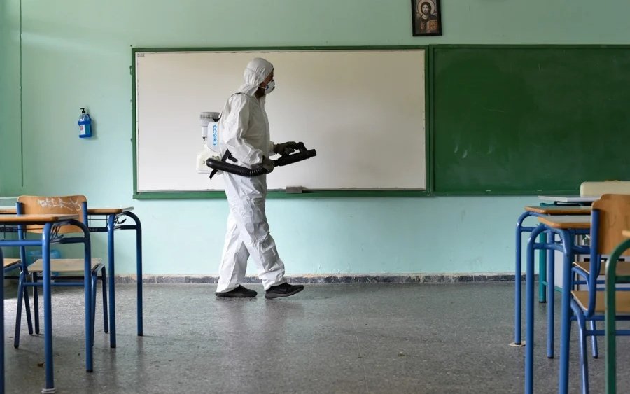 Πλεύρης: Τρίτη ή Τετάρτη οι αποφάσεις για τα σχολεία - Στόχος να ανοίξουν στις 10/1