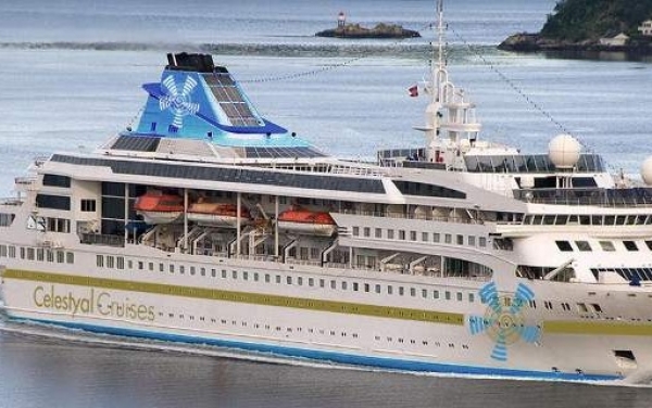 Εφτασε στο λιμάνι του Πειραιά το κρουαζιερόπλοιο που θα φιλοξενήσει τους πλημμυροπαθείς [εικόνες]