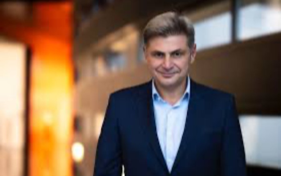 Μπαράζ ερωτήσεων Φαραντούρη σε Κομισιόν για περικοπές κονδυλίων για το περιβάλλον