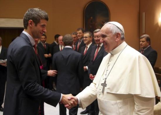 Το &quot;μπράβο&quot; του Πάπα στη Μπάγερν για το 7-1 και η δωρεά 1 εκατ. ευρώ! (εικόνες)