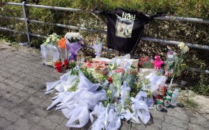 Αργοστόλι: Λευκά τριαντάφυλλα και μηνύματα αγάπης στον τόπο της τραγωδίας - Την Πέμπτη στην Μητρόπολη το &quot;τελευταίο αντίο&quot; στον Φάμπιο