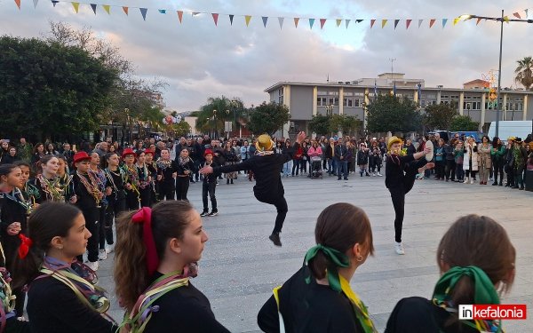 Τσικνοπέμπτη στον Δήμο Αργοστολίου: Γλέντι με χορούς, ψητά & ρυζόγαλα στην κεντρική πλατεία!