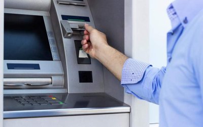 Τέλος τα ATM έξω από σούπερ μάρκετ, «εξαφανίζονται» γιατί κοστίζουν