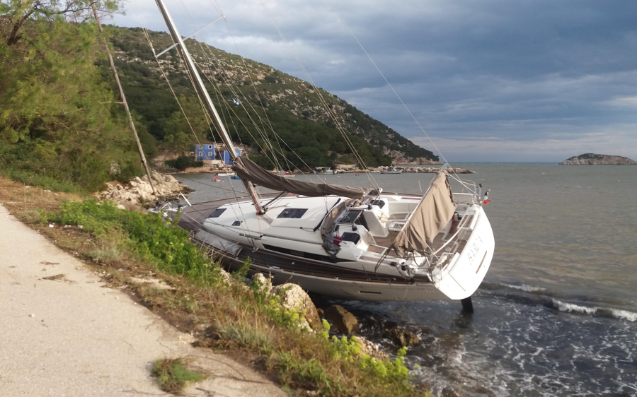 Αλιευτικό καταφύγιο Αθέρα: Η επόμενη μέρα με... ιστιοφόρα στην στεριά!