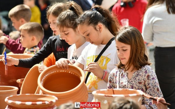 Βάφτηκαν οι Μπότηδες στην Πλατεία Καμπάνας!
