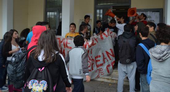 Πήραν την κατάσταση στα χέρια τους οι μαθητές του 2ου Λυκείου Αργοστολίου- Δυναμική κινητοποίηση σε αντιπεριφέρεια και Δήμο