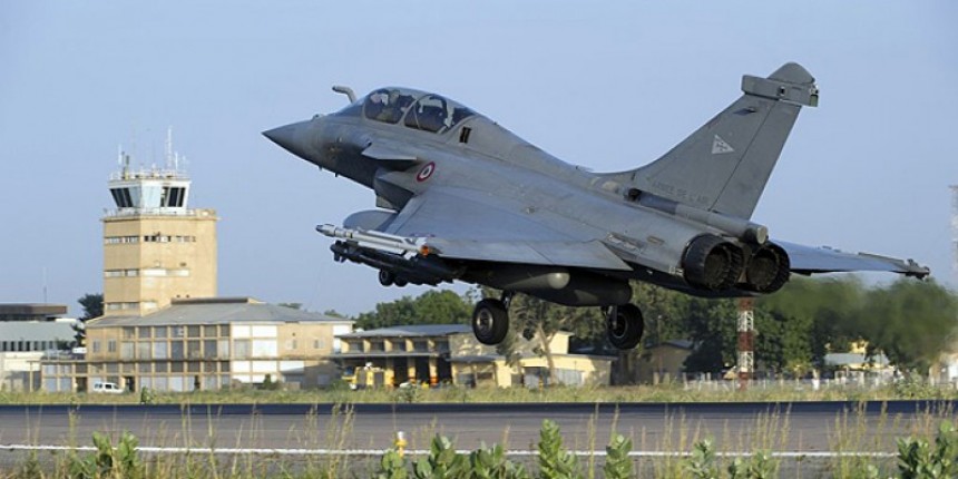 Σφοδρές επιδρομές γαλλικών αεροσκαφών κατά του Ισλαμικού Κράτους στη Συρία