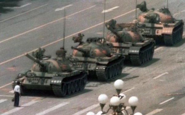 Πέθανε ο φωτογράφος του «Τank Man» στην πλατεία Τιενανμέν