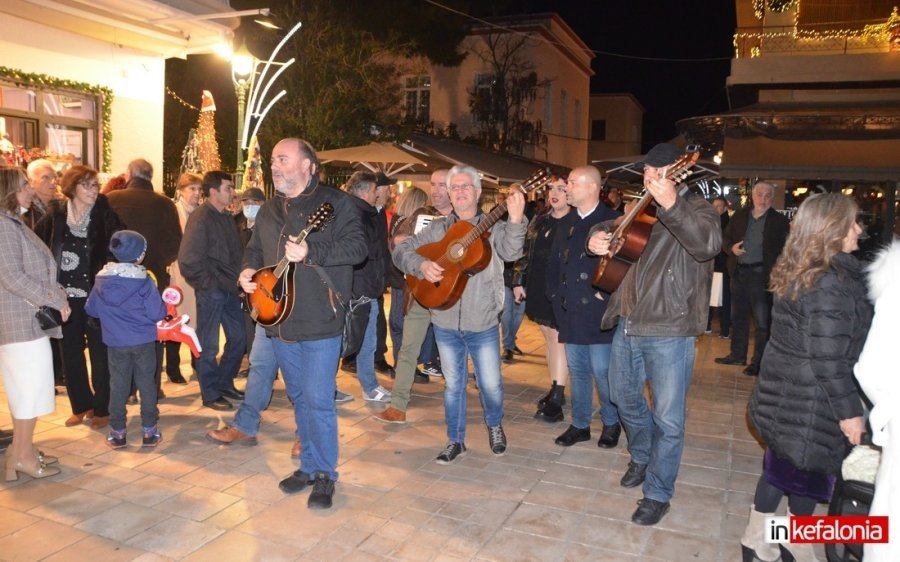 Παραμονή Χριστουγέννων στο Λιθόστρωτο Αργοστολίου