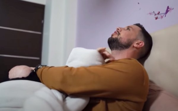 &quot;Θύελλα&quot; αντιδράσεων στο youtube με το νέο τραγούδι του Μάνου Δασκαλάκη