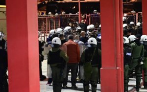 Διασωληνωμένος ο αστυνομικός από τα επεισόδια στου Ρέντη - 424 προσαγωγές