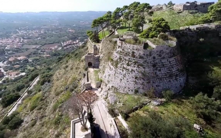 H Εφορεία Αρχαιοτήτων Κεφαλληνίας και Ιθάκης, για τον εξωτερικό φωτισμό και τις ώρες λειτουργίας του Κάστρου Αγίου Γεωργίου