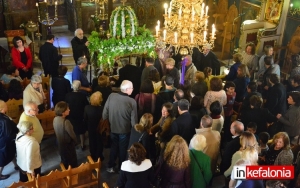 Με κατάνυξη &amp; πλήθος πιστών η τελετή αποκαθήλωσης στον Άγιο Σπυρίδωνα στο Λιθόστρωτο (εικόνες/video)