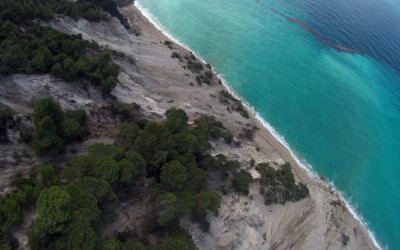 Λευκάδα: Ζητάνε εισιτήριο 10 ευρώ σε δημόσια παραλία
