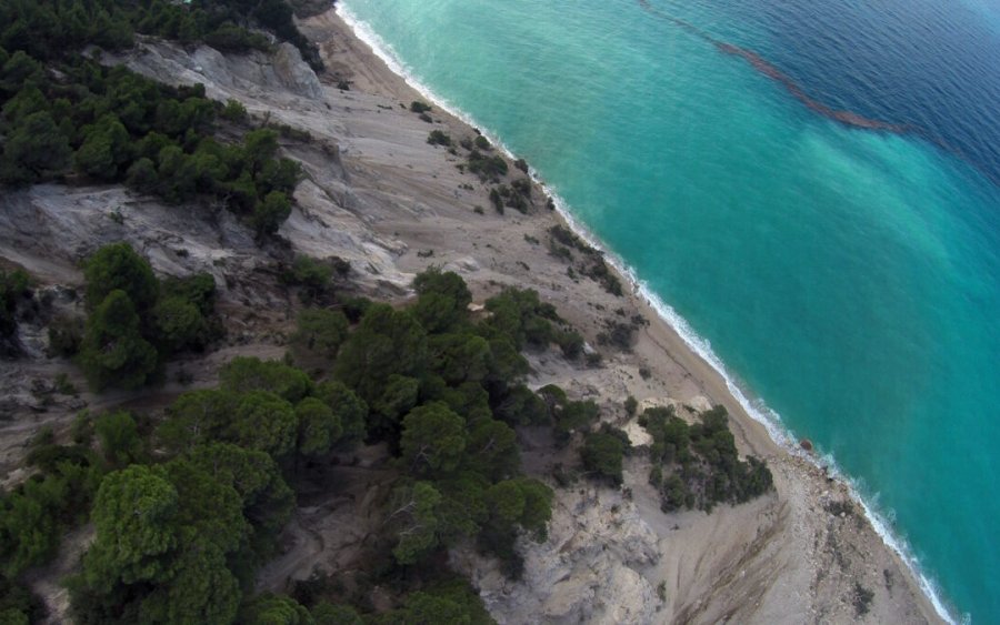 Λευκάδα: Ζητάνε εισιτήριο 10 ευρώ σε δημόσια παραλία