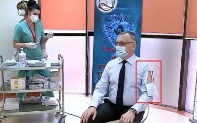 Ρουμάνος υπουργός λανσάρει το τέλειο πουκάμισο για εμβολιασμό (video)