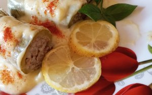 Κολοκυθάκια γεμιστά με λεμονένια σάλτσα από τη Σια Λαδά