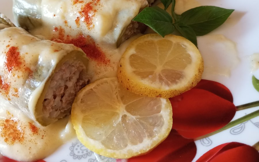 Κολοκυθάκια γεμιστά με λεμονένια σάλτσα από τη Σια Λαδά