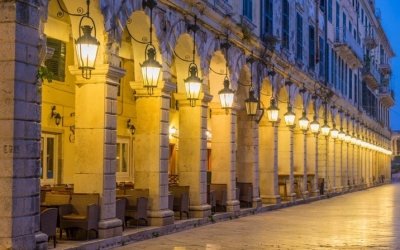 «Βουλιάζει» η Κέρκυρα από ταξιδιώτες κρουαζιερόπλοιων