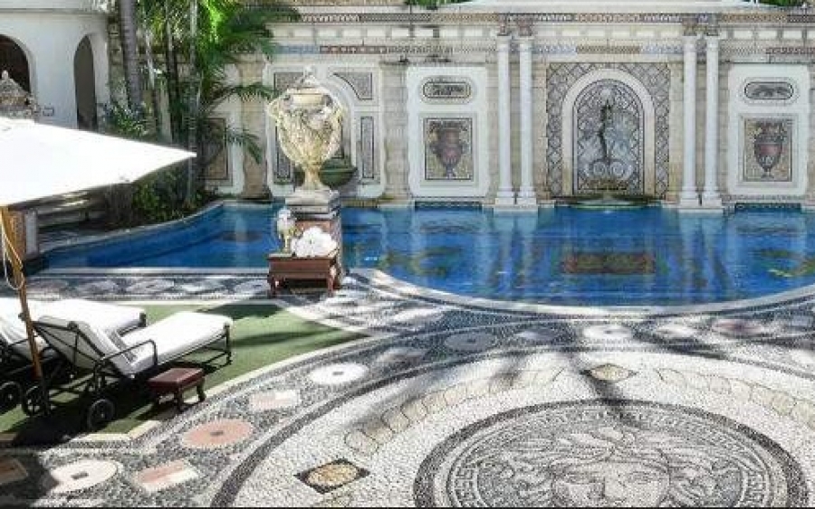 Το σπίτι που δολοφονήθηκε ο Versace έγινε ένα φανταχτερό ξενοδοχείο -Χλιδή, παντού χρυσό και η περίφημη Μέδουσα [εικόνες]