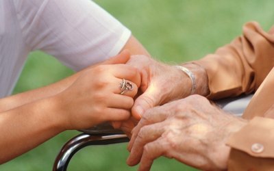 Ζητείται γυναίκα για φροντίδα ηλικιωμένης