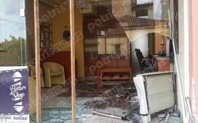 Όχημα μπήκε σε κουρείο στον Πύργο - Απίστευτο video