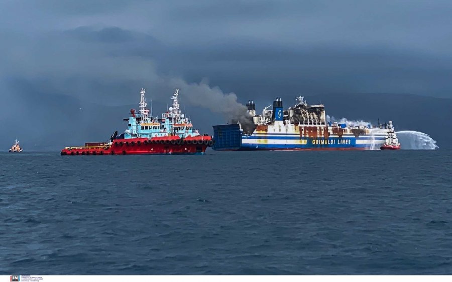 Euroferry Olympia: Ανασύρθηκε η σορός άντρα μέσα από το πλοίο – Σε εξέλιξη η δραματική επιχείρηση