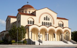 Η πολυαρχιερατική πανηγυρική Θεία Λειτουργία από τον Άγιο Γεράσιμο στα Ομαλά (video)