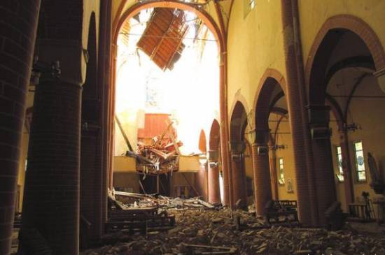 Πέντε νεκροί, τρόμος και χάος στην Ιταλία από το νέο "χτύπημα" του Εγκέλαδου - Εργάτες καταπλακώθηκαν