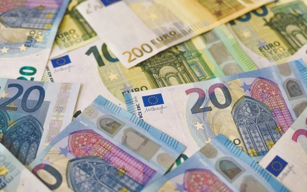 Δώρο Χριστουγέννων 2025: Ποιοι το δικαιούνται, πότε πληρώνεται και πώς υπολογίζεται