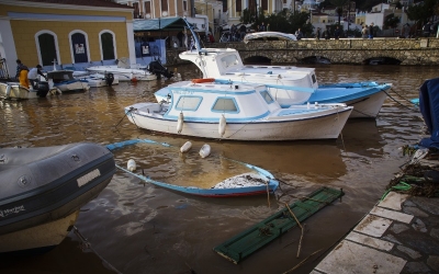 Σε κατάσταση έκτακτης ανάγκης η Σύμη -Εικόνες καταστροφής μία μέρα μετά τη σφοδρή κακοκαιρία
