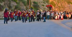 Με κάθε επισημότητα η περιφορά της εικόνας της Παναγίας των Σισσίων στα Βλαχάτα (εικόνες + video)