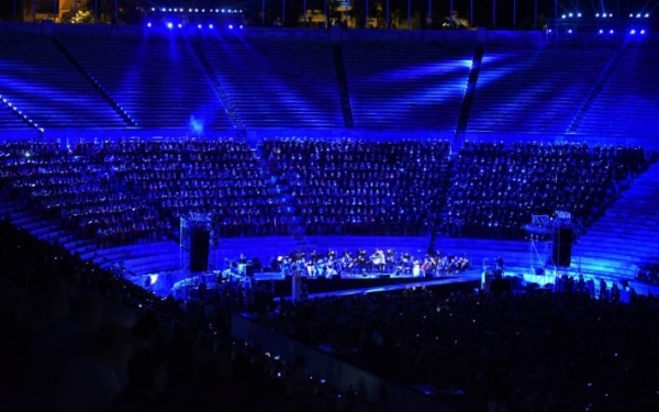 «Η Ελλάδα του Μίκη Θεοδωράκη» με τον Κώστα Μακεδόνα απόψε στα Φαρακλάτα