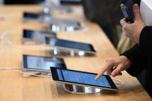Άνοιξε σήμερα η εφαρμογή για τα δωρεάν laptop, tablet και internet από το μέρισμα