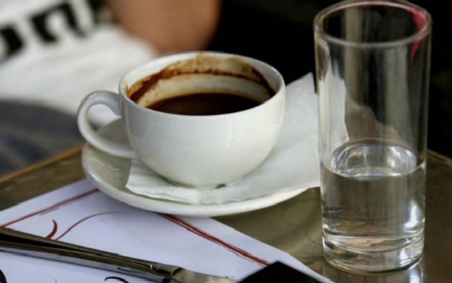 Δύο λόγοι για να μην πετάξετε το κατακάθι του καφέ