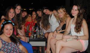 Στο Baroque ξέρουν να γλεντούν και… ελληνικά!