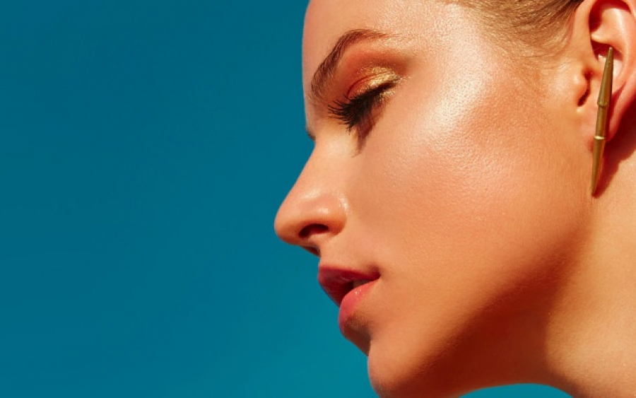 Λιπαρό δέρμα: Πώς να αποφύγετε την «γυαλάδα» στο πρόσωπο από την ζέστη