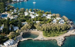 Αναστέλλονται οι κατεδαφίσεις στον αιγιαλό μέχρι 31 Οκτωβρίου