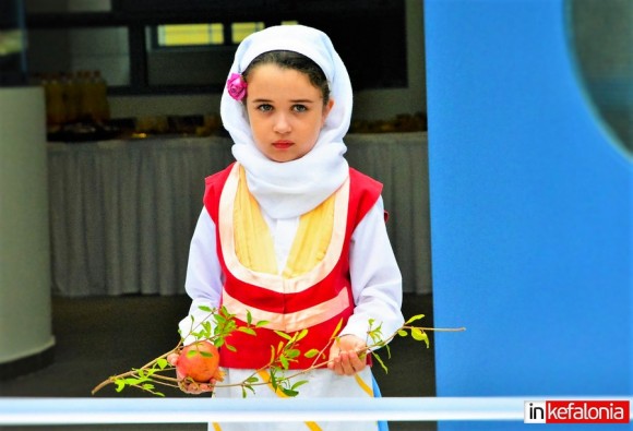 Η μικρή που έκλεψε την παράσταση στα εγκαίνια των σχολείων!