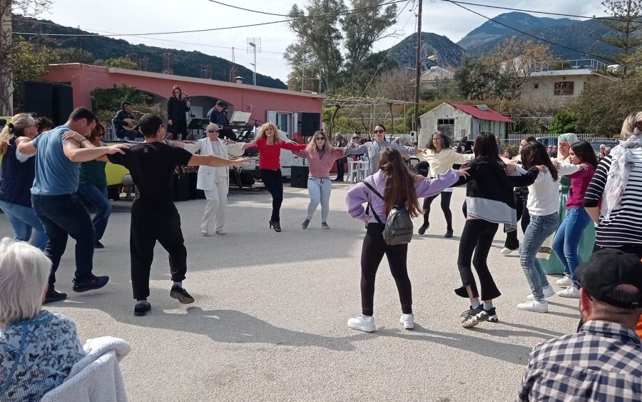 Κυριακή των Βαΐων στον Κατελειό, με αλιάδα και... πολύ χορό! (εικόνες/video)