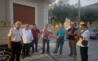 H παρέα των Κανταδόρων της Κεφαλονιάς, ξανά στους δρόμους του Αργοστολίου! (video)