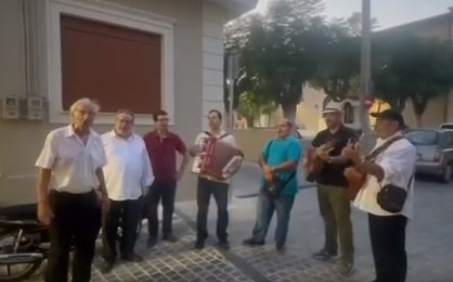 H παρέα των Κανταδόρων της Κεφαλονιάς, ξανά στους δρόμους του Αργοστολίου! (video)
